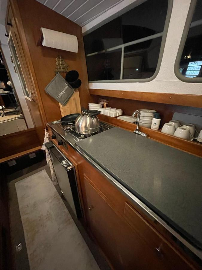 Suesses Motorboot - Ueberseestadt *